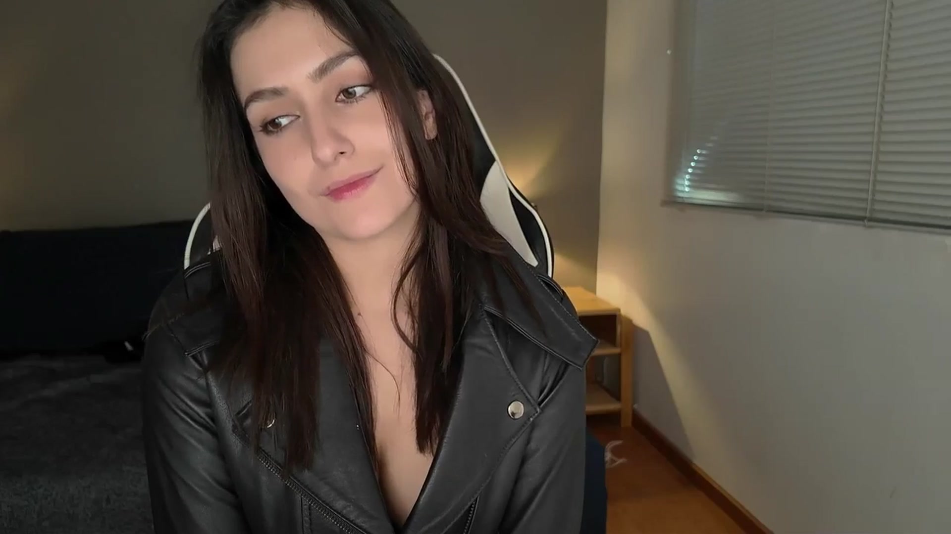 Gallery image thumbnail from AlyssaM's myfreecams stream on, 08/01/2025, 17:09 image 2 of 20