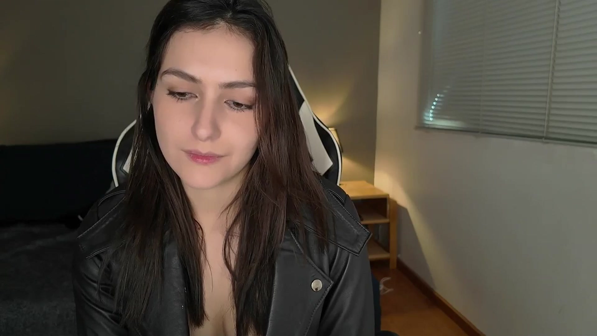 Gallery image thumbnail from AlyssaM's myfreecams stream on, 08/01/2025, 17:09 image 7 of 20
