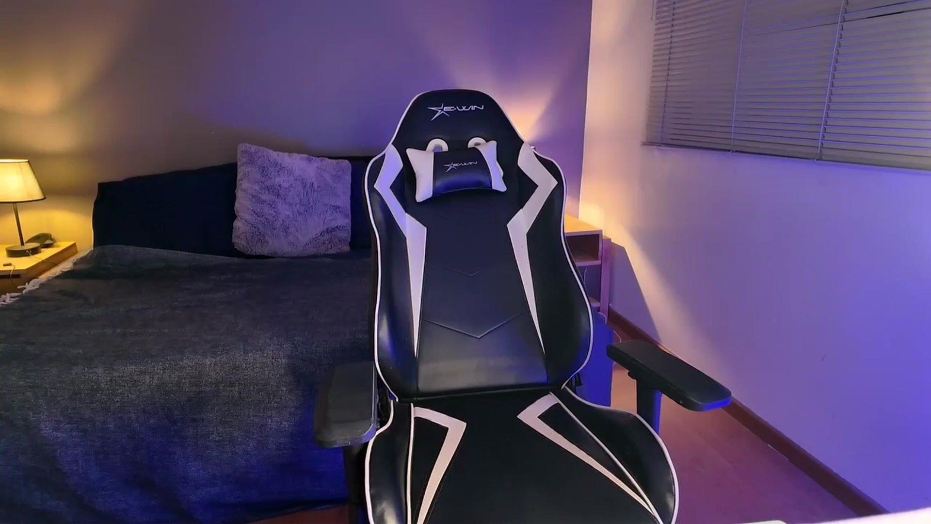 Gallery image thumbnail from AlyssaM's myfreecams stream on, 08/02/2025, 02:23 image 17 of 20