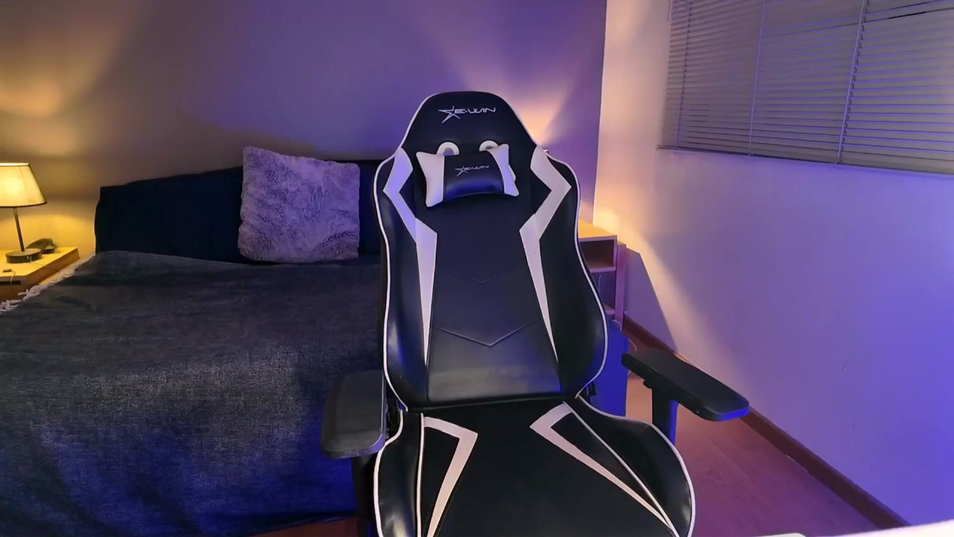 Gallery image thumbnail from AlyssaM's myfreecams stream on, 08/02/2025, 02:23 image 16 of 20