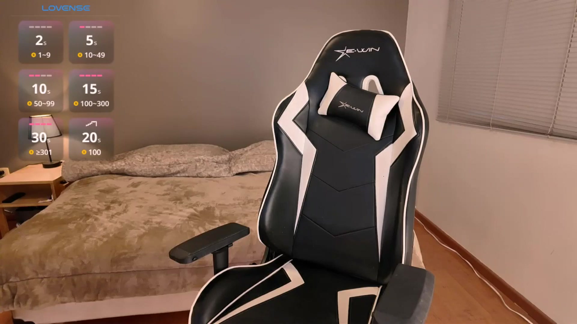 Gallery image thumbnail from AlyssaM's myfreecams stream on, 08/08/2025, 24:38 image 11 of 20