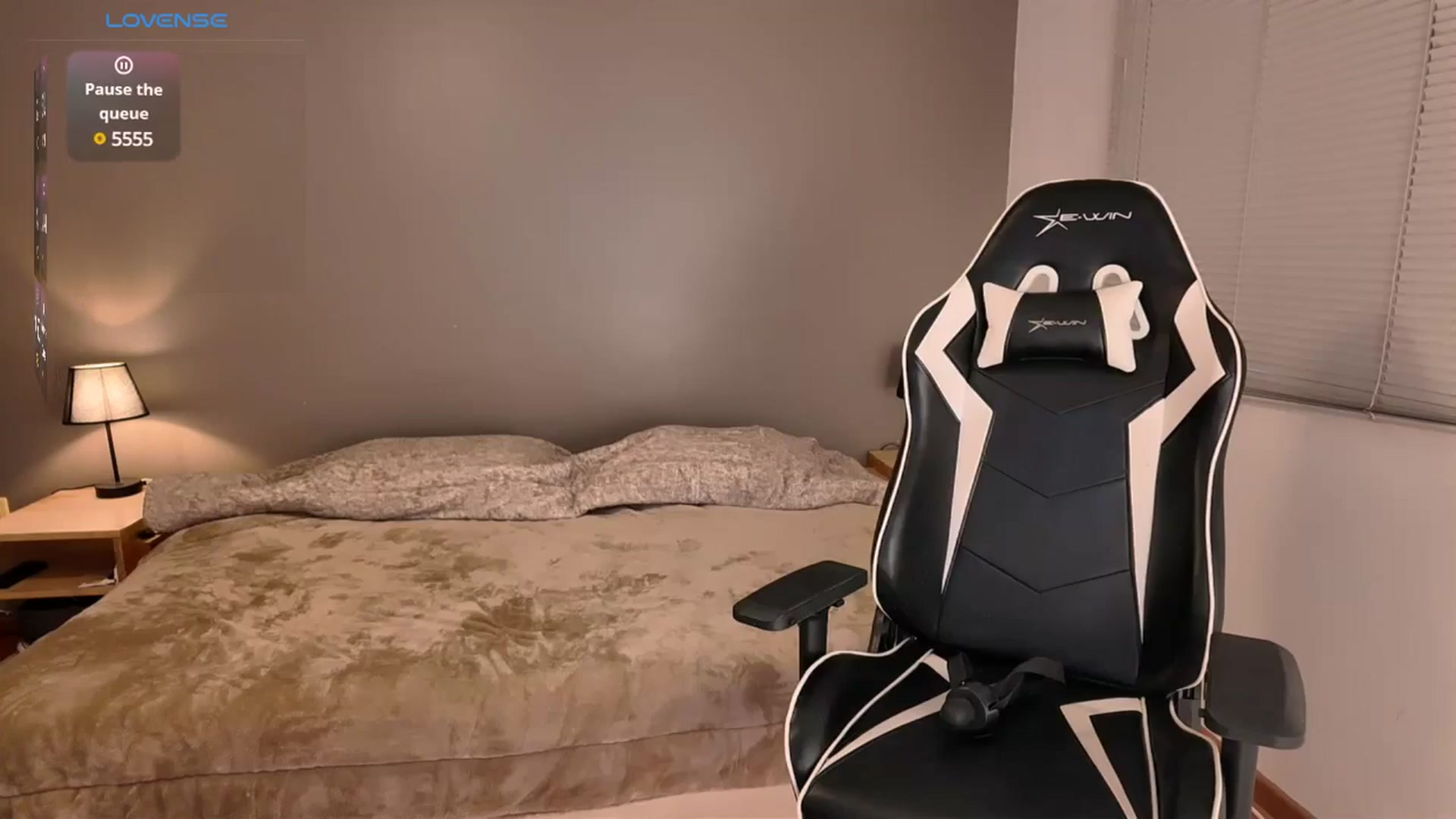 Gallery image thumbnail from AlyssaM's myfreecams stream on, 08/08/2025, 24:38 image 5 of 20
