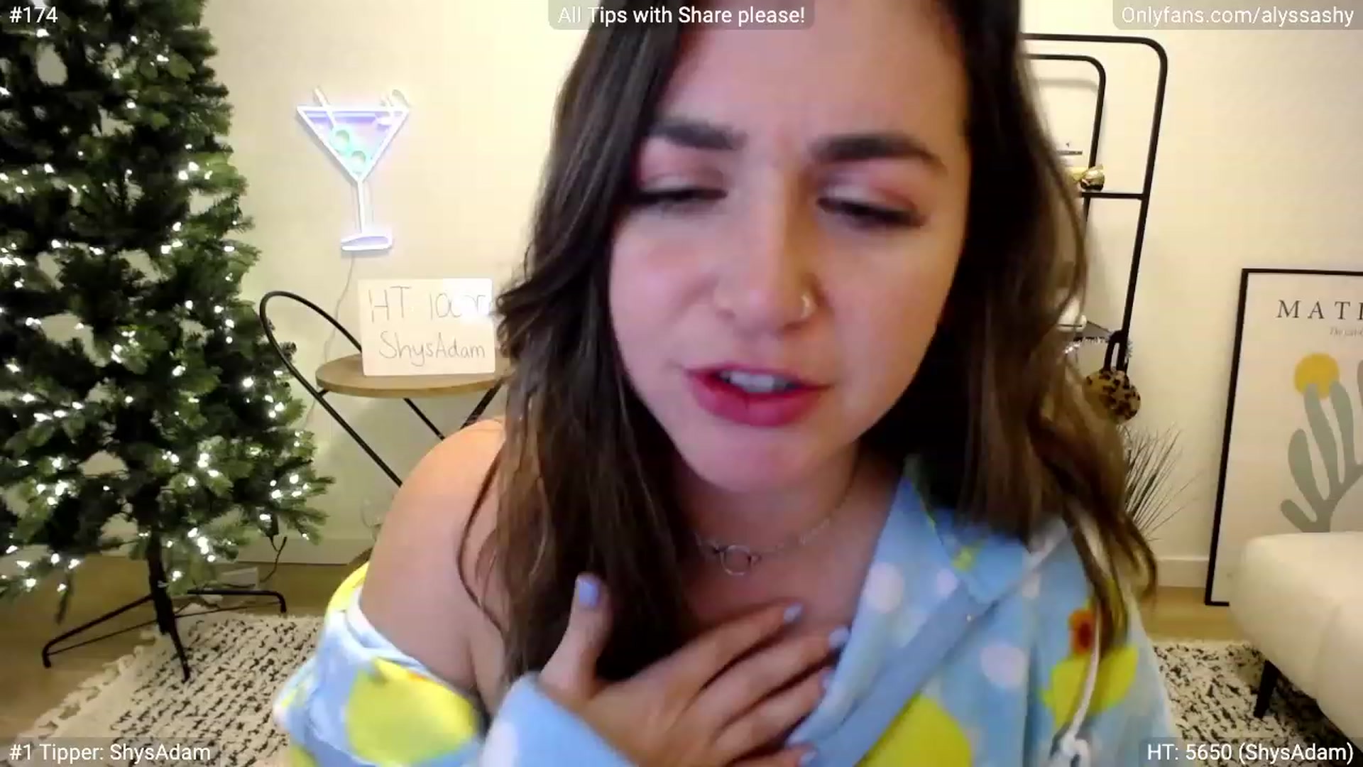 Gallery image thumbnail from AlyssaShy's myfreecams stream on, 12/01/2022, 02:25 image 1 of 20