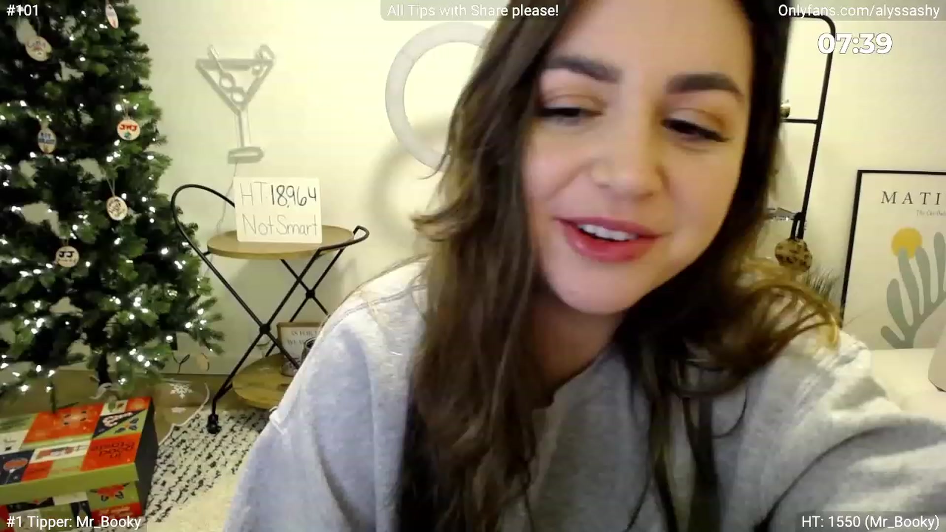 Gallery image thumbnail from AlyssaShy's myfreecams stream on, 12/08/2022, 24:12 image 12 of 20