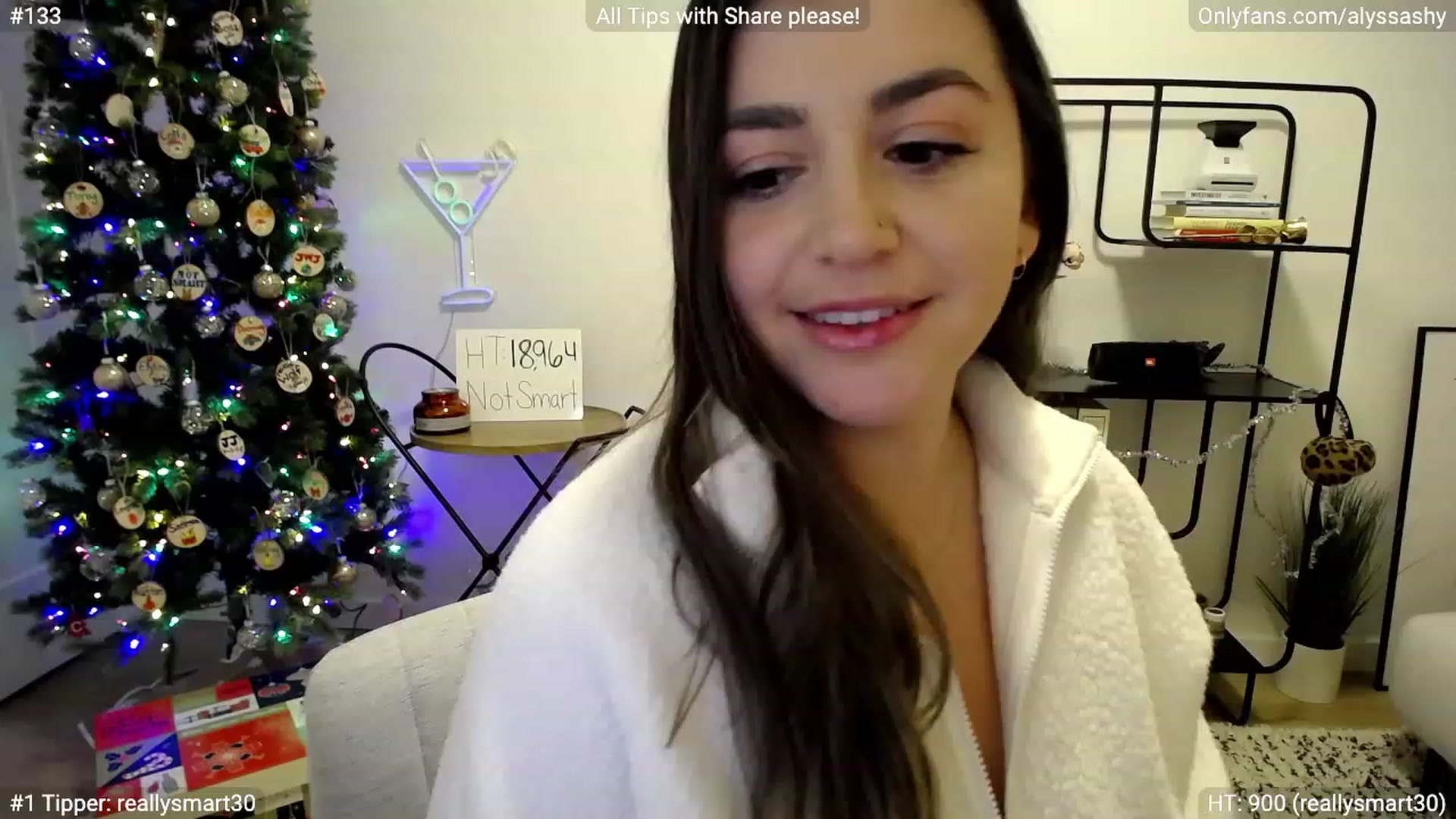 Gallery image thumbnail from AlyssaShy's myfreecams stream on, 12/24/2022, 24:25 image 11 of 20