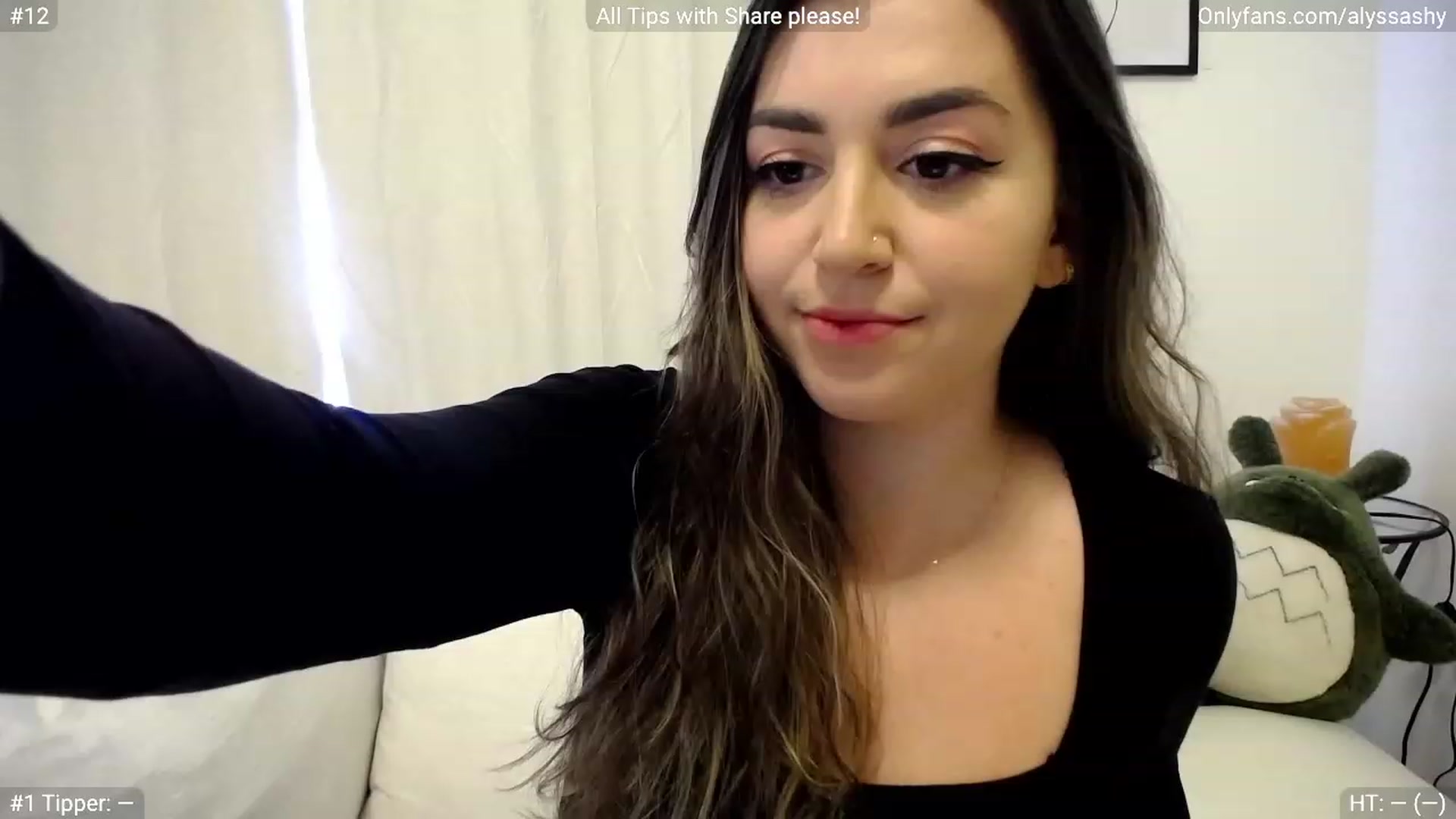 Gallery image thumbnail from AlyssaShy's myfreecams stream on, 03/05/2023, 22:20 image 1 of 20