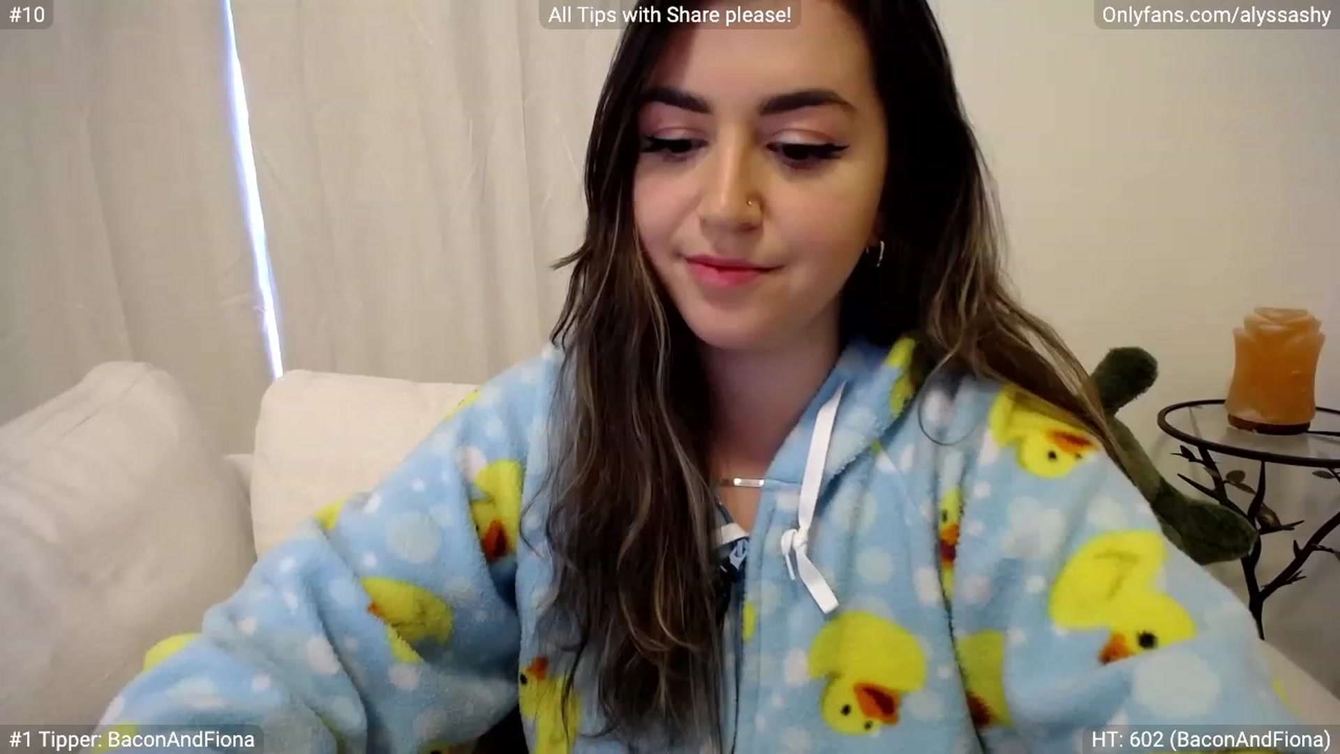 Gallery image thumbnail from AlyssaShy's myfreecams stream on, 03/05/2023, 22:34 image 1 of 20