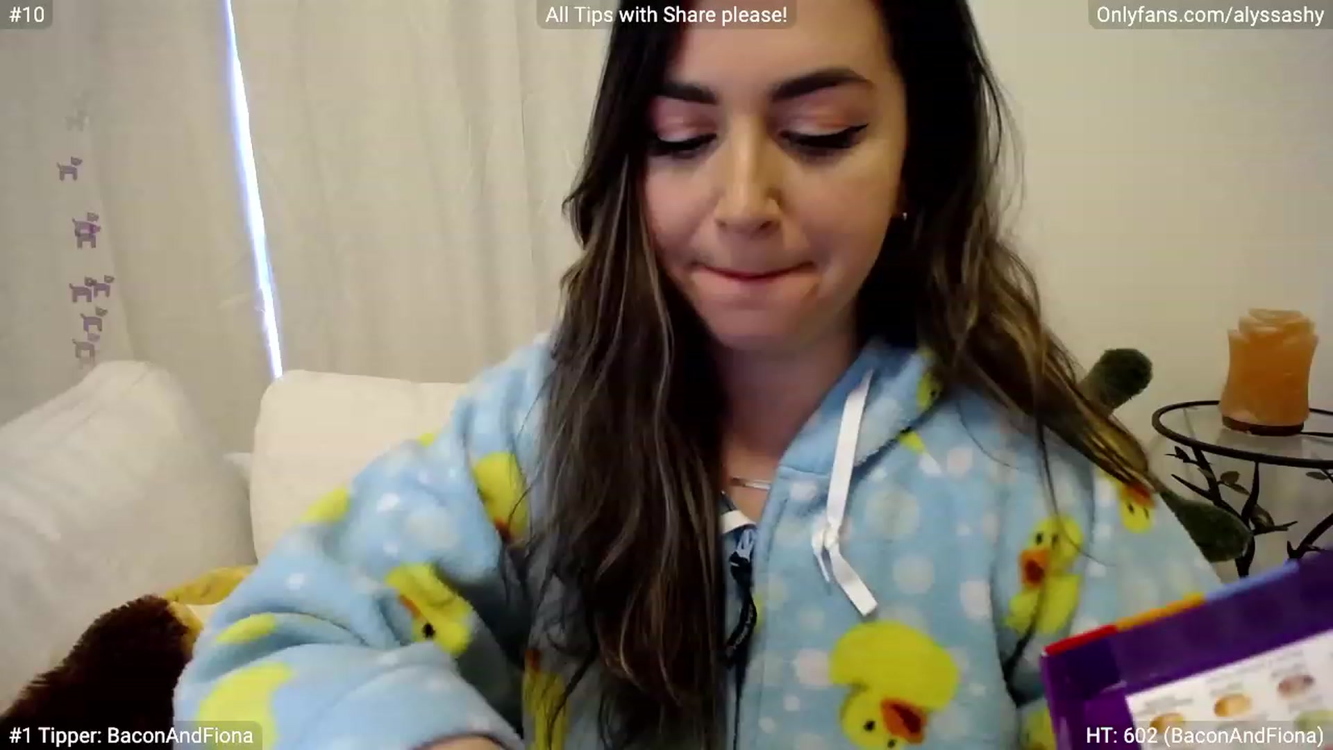 Gallery image thumbnail from AlyssaShy's myfreecams stream on, 03/05/2023, 22:34 image 3 of 20