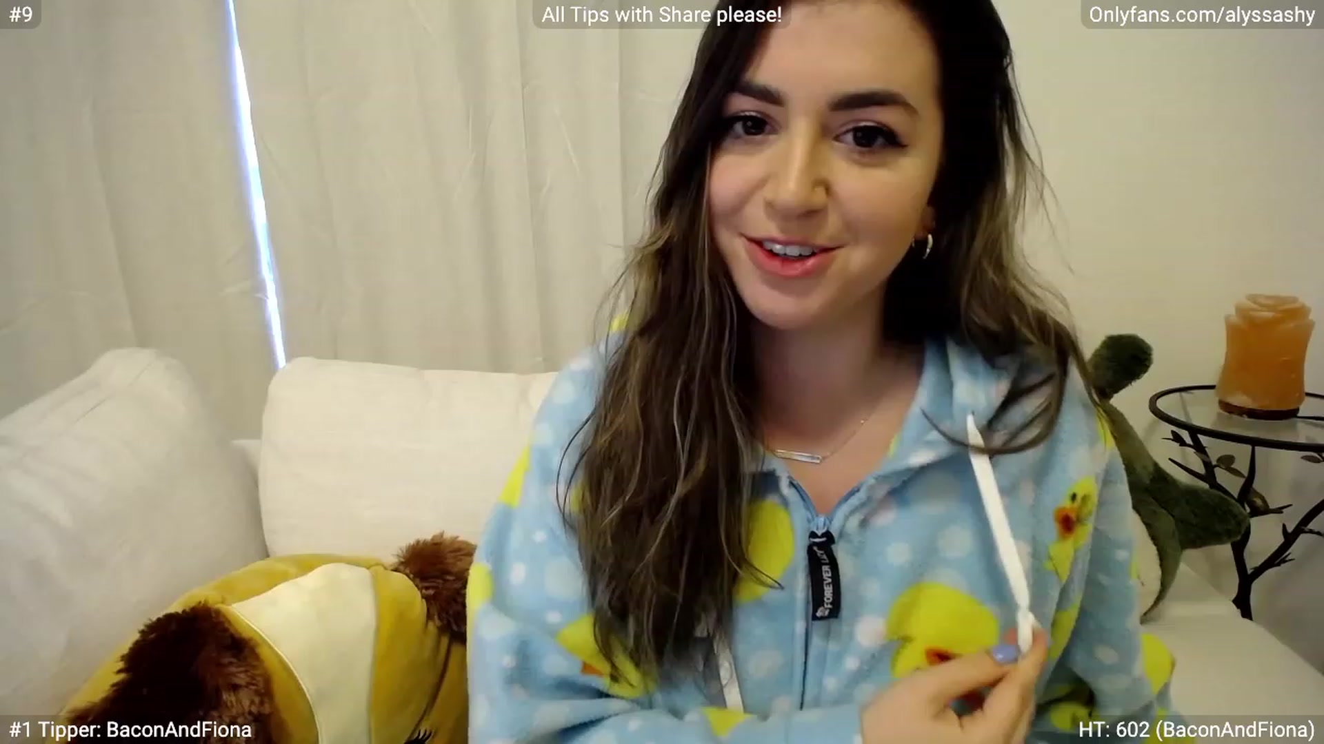 Gallery image thumbnail from AlyssaShy's myfreecams stream on, 03/05/2023, 22:34 image 10 of 20