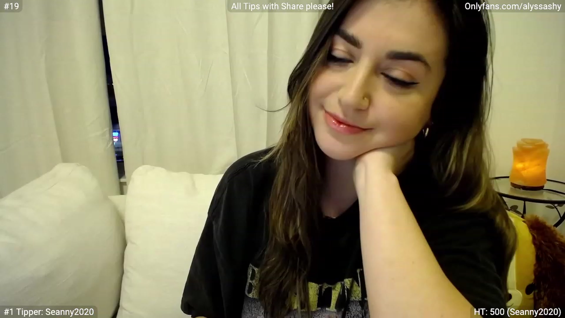 Gallery image thumbnail from AlyssaShy's myfreecams stream on, 03/12/2023, 24:10 image 14 of 20