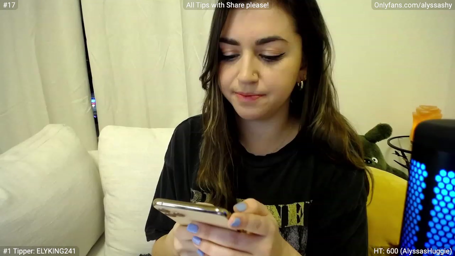 Gallery image thumbnail from AlyssaShy's myfreecams stream on, 03/12/2023, 01:12 image 11 of 20