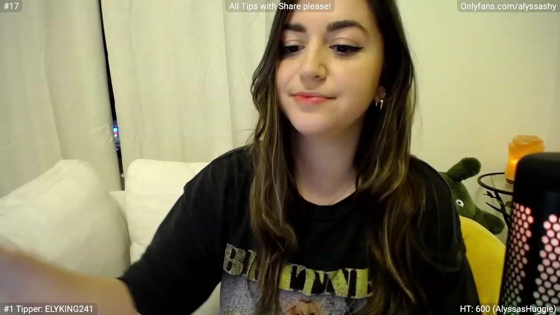 Gallery image thumbnail from AlyssaShy's myfreecams stream on, 03/12/2023, 01:12 image 6 of 20