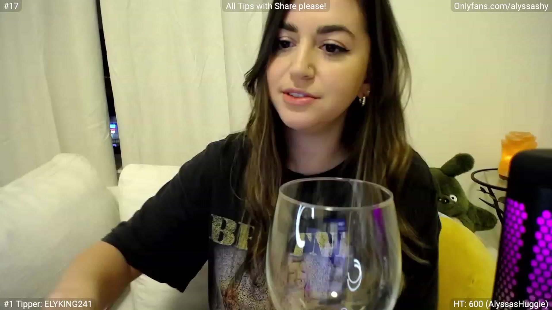 Gallery image thumbnail from AlyssaShy's myfreecams stream on, 03/12/2023, 01:12 image 4 of 20