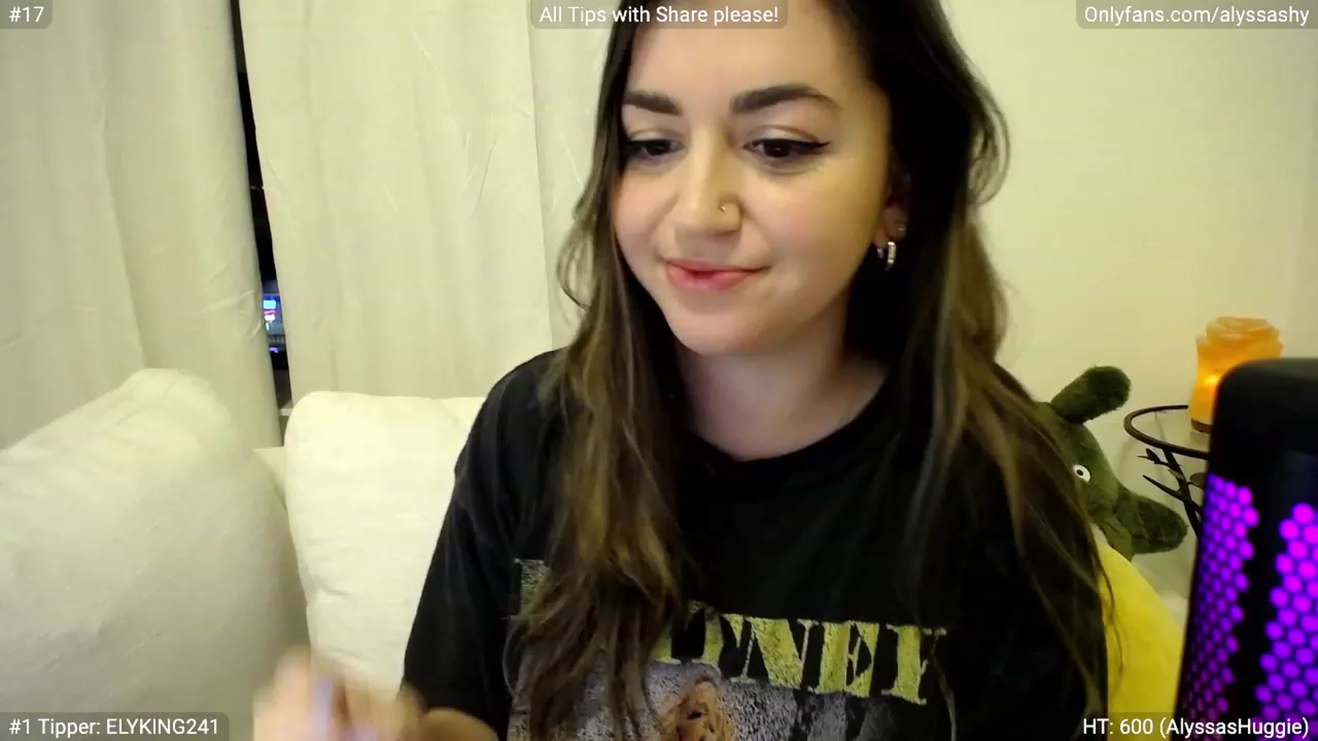 Gallery image thumbnail from AlyssaShy's myfreecams stream on, 03/12/2023, 01:12 image 3 of 20