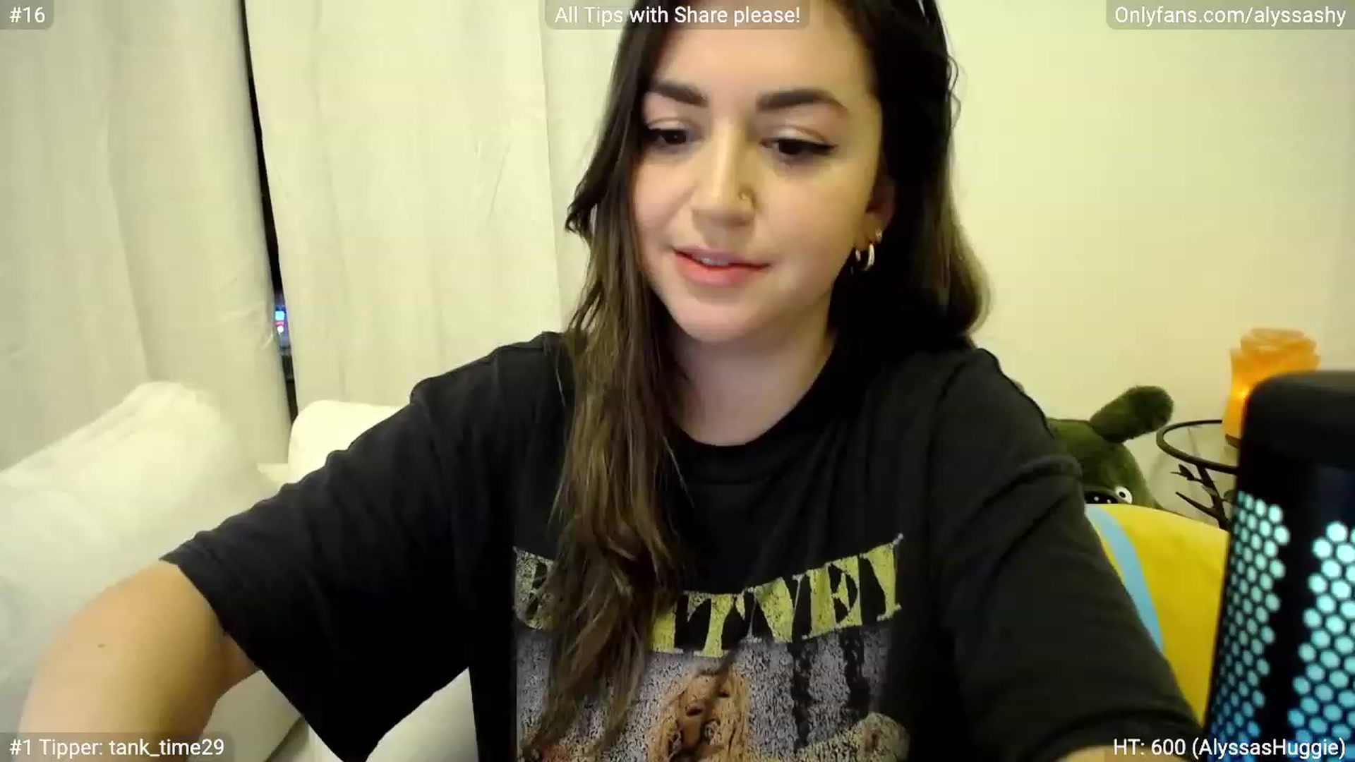 Gallery image thumbnail from AlyssaShy's myfreecams stream on, 03/12/2023, 02:06 image 4 of 20