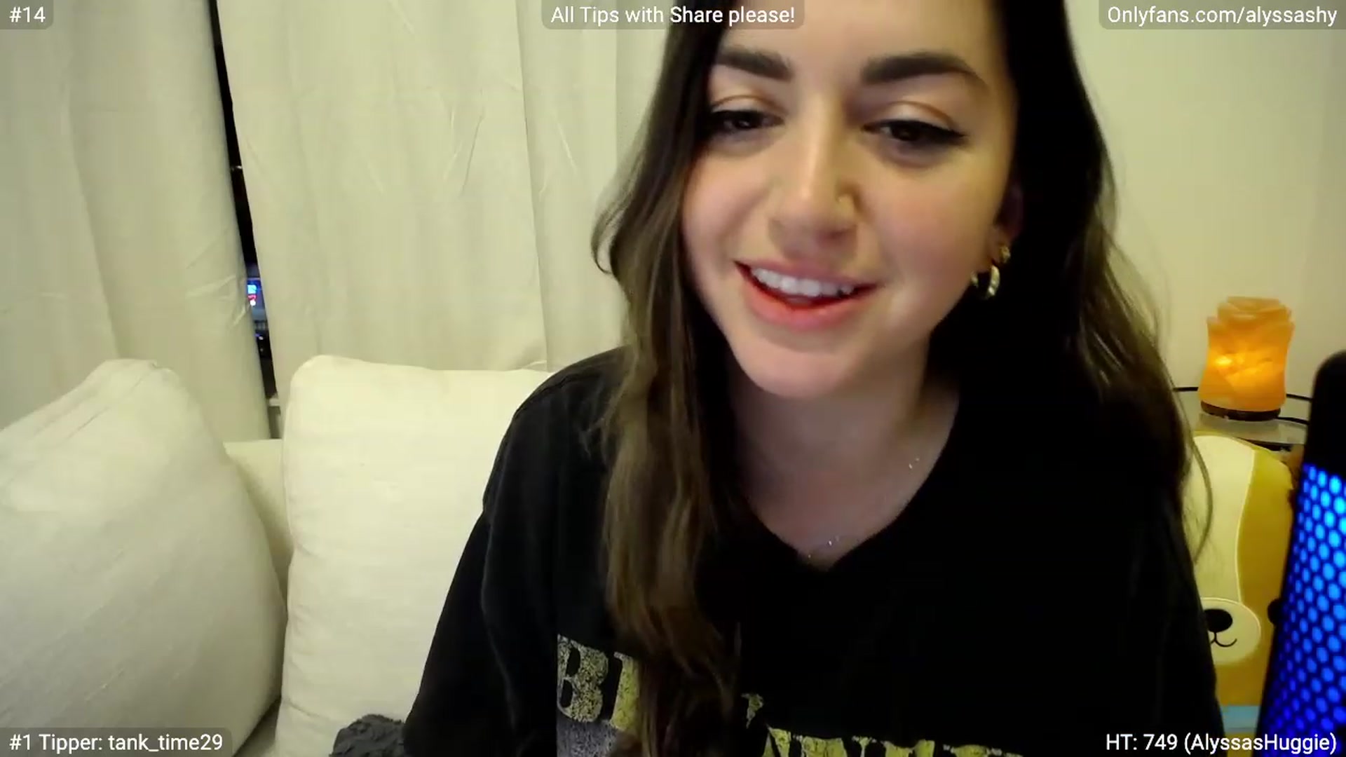 Gallery image thumbnail from AlyssaShy's myfreecams stream on, 03/12/2023, 04:54 image 16 of 20