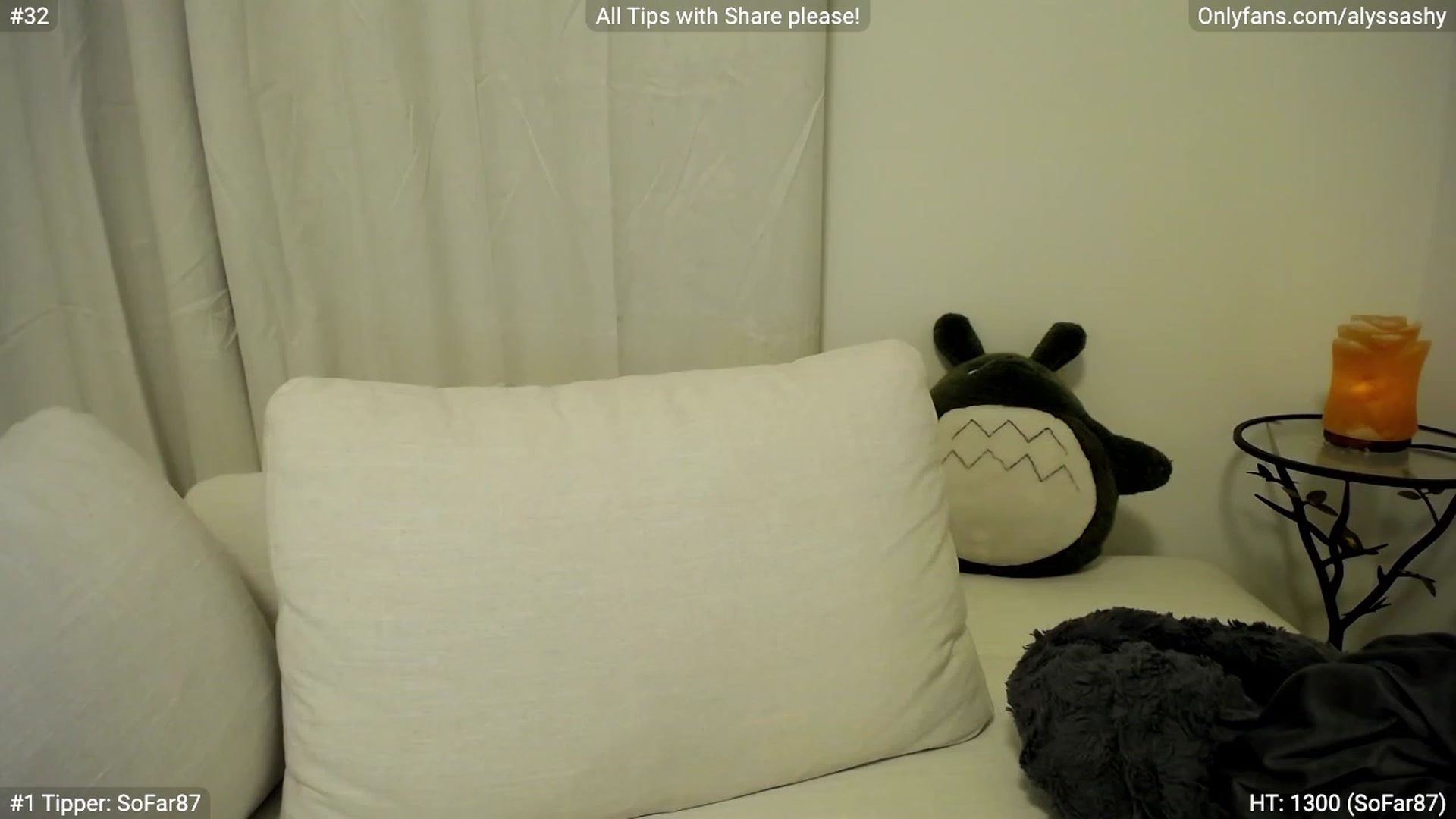 Gallery image thumbnail from AlyssaShy's myfreecams stream on, 03/26/2023, 01:41 image 14 of 20