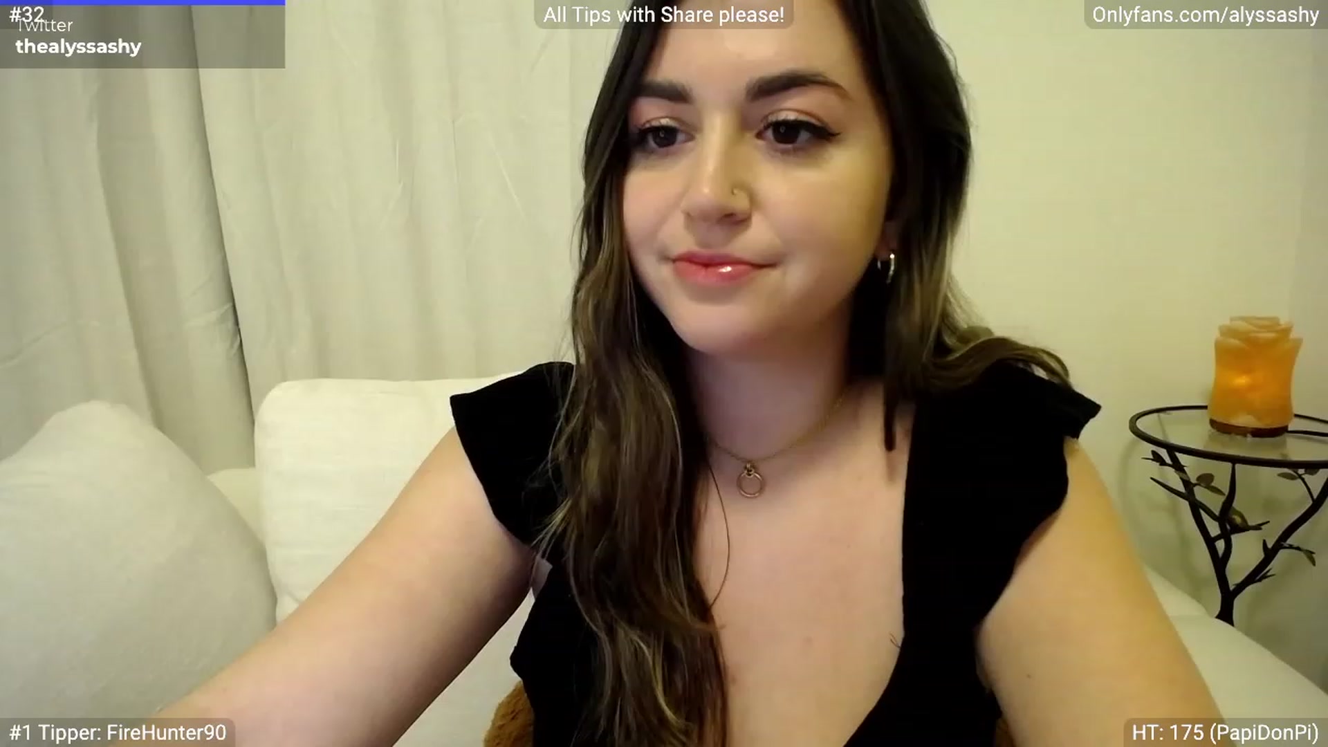 Gallery image thumbnail from AlyssaShy's myfreecams stream on, 03/29/2023, 24:00 image 14 of 20