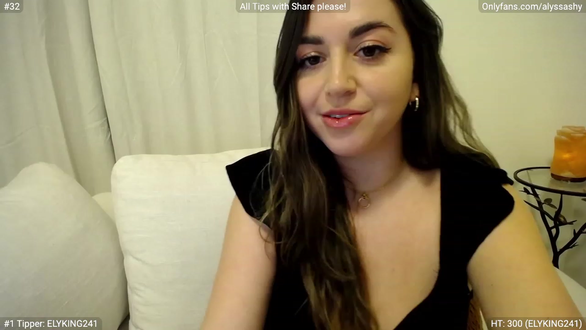 Gallery image thumbnail from AlyssaShy's myfreecams stream on, 03/29/2023, 24:30 image 16 of 20
