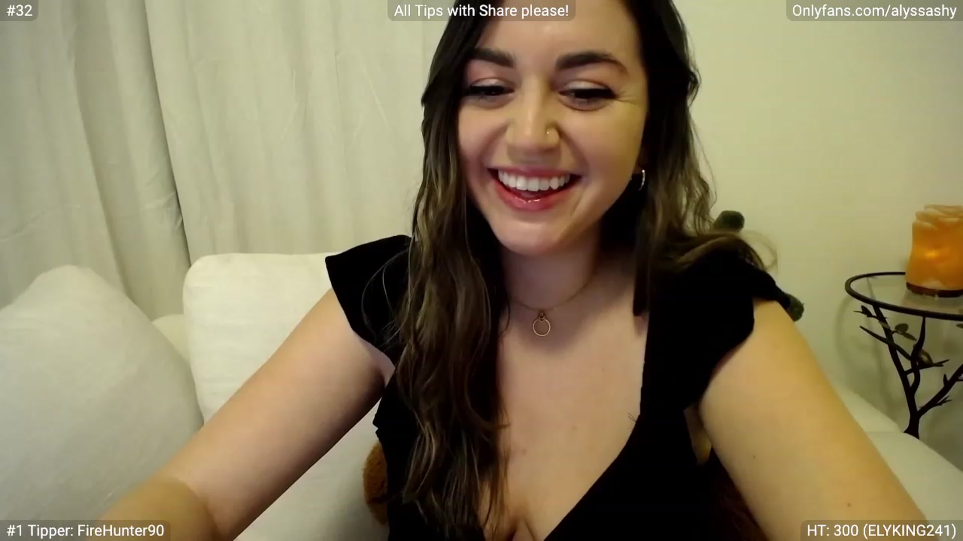 Gallery image thumbnail from AlyssaShy's myfreecams stream on, 03/29/2023, 24:30 image 9 of 20