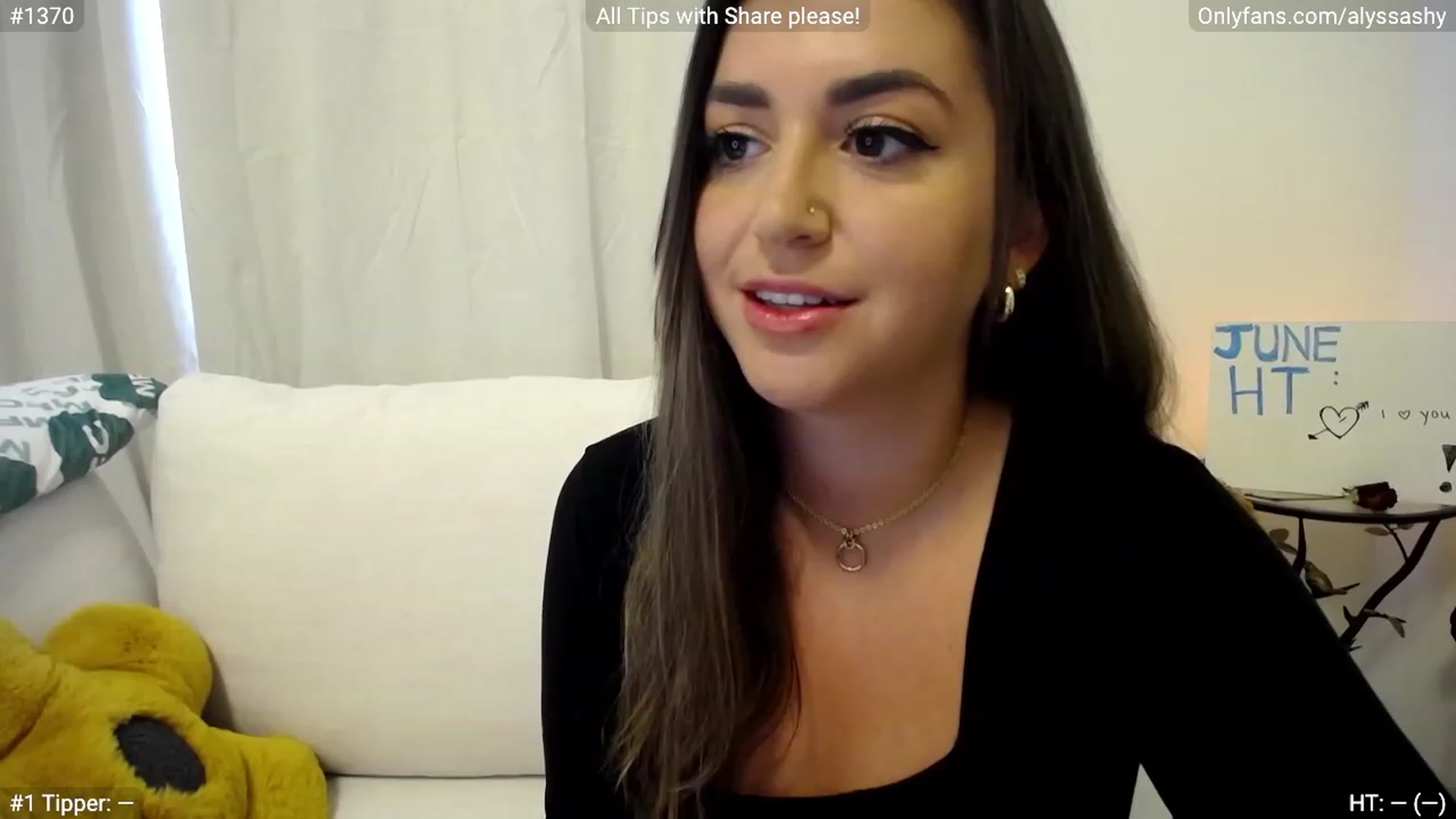Gallery image thumbnail from AlyssaShy's myfreecams stream on, 06/01/2023, 17:24 image 18 of 20
