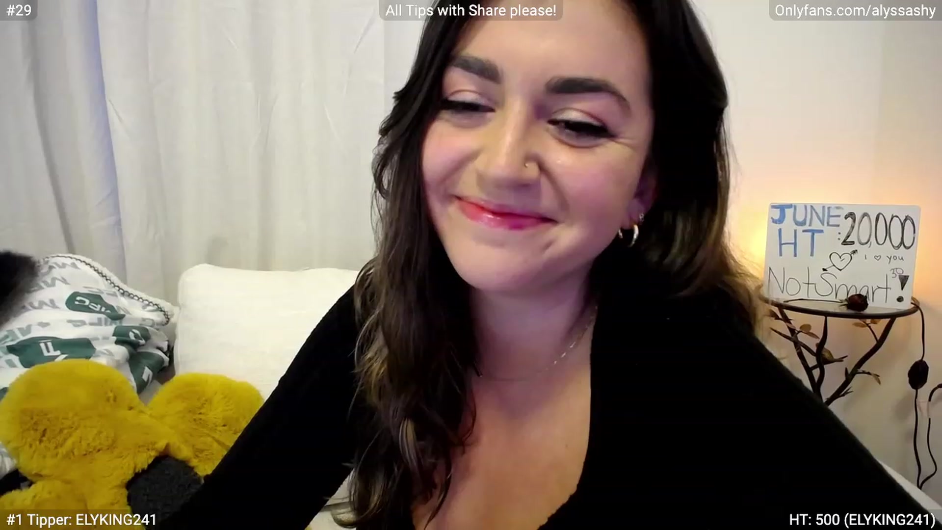Gallery image thumbnail from AlyssaShy's myfreecams stream on, 06/18/2023, 24:35 image 18 of 20