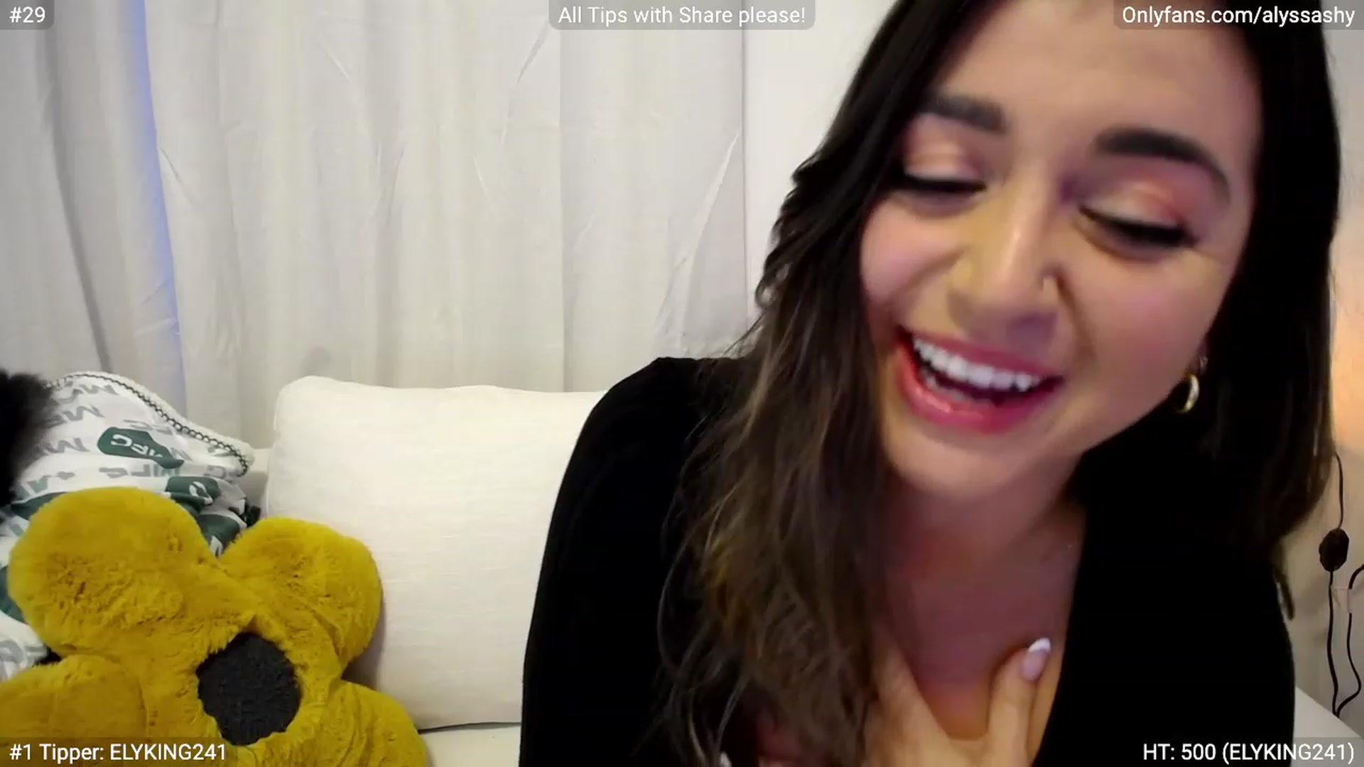 Gallery image thumbnail from AlyssaShy's myfreecams stream on, 06/18/2023, 24:35 image 16 of 20
