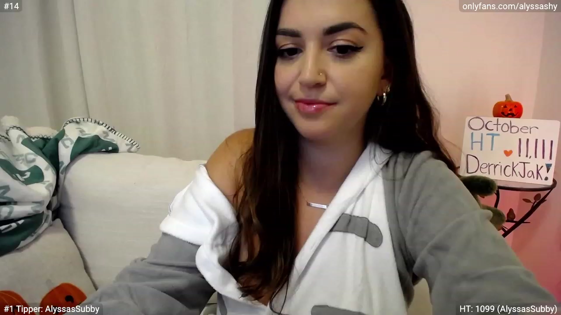 Gallery image thumbnail from AlyssaShy's myfreecams stream on, 10/10/2023, 24:49 image 3 of 20