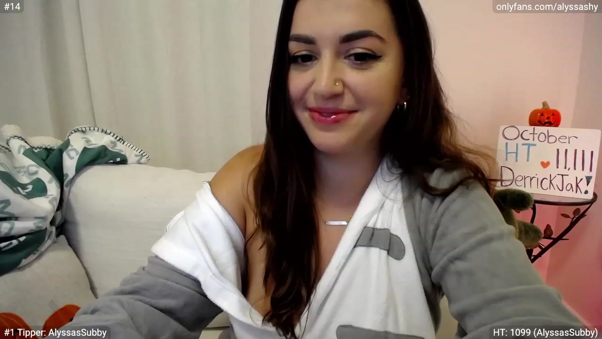 Gallery image thumbnail from AlyssaShy's myfreecams stream on, 10/10/2023, 24:49 image 4 of 20