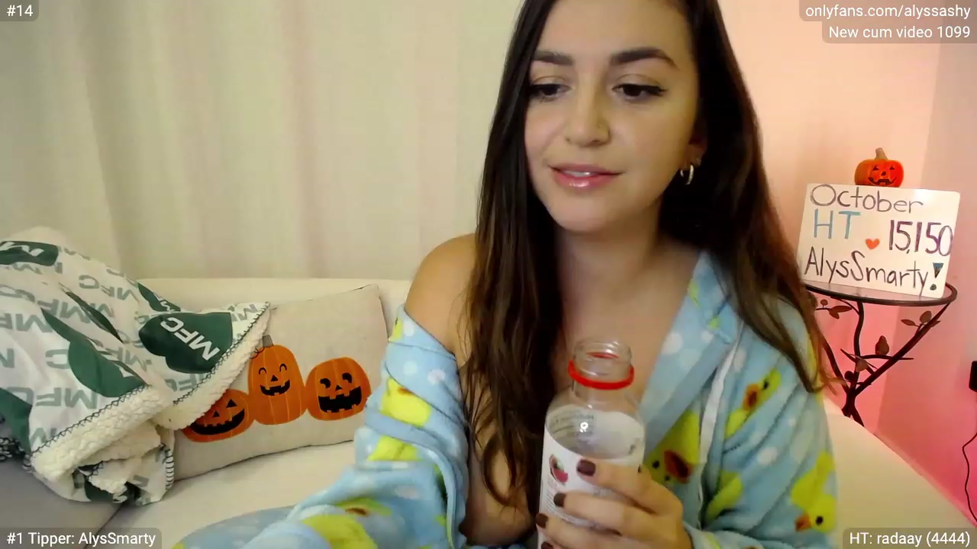 Gallery image thumbnail from AlyssaShy's myfreecams stream on, 10/19/2023, 23:17 image 17 of 20