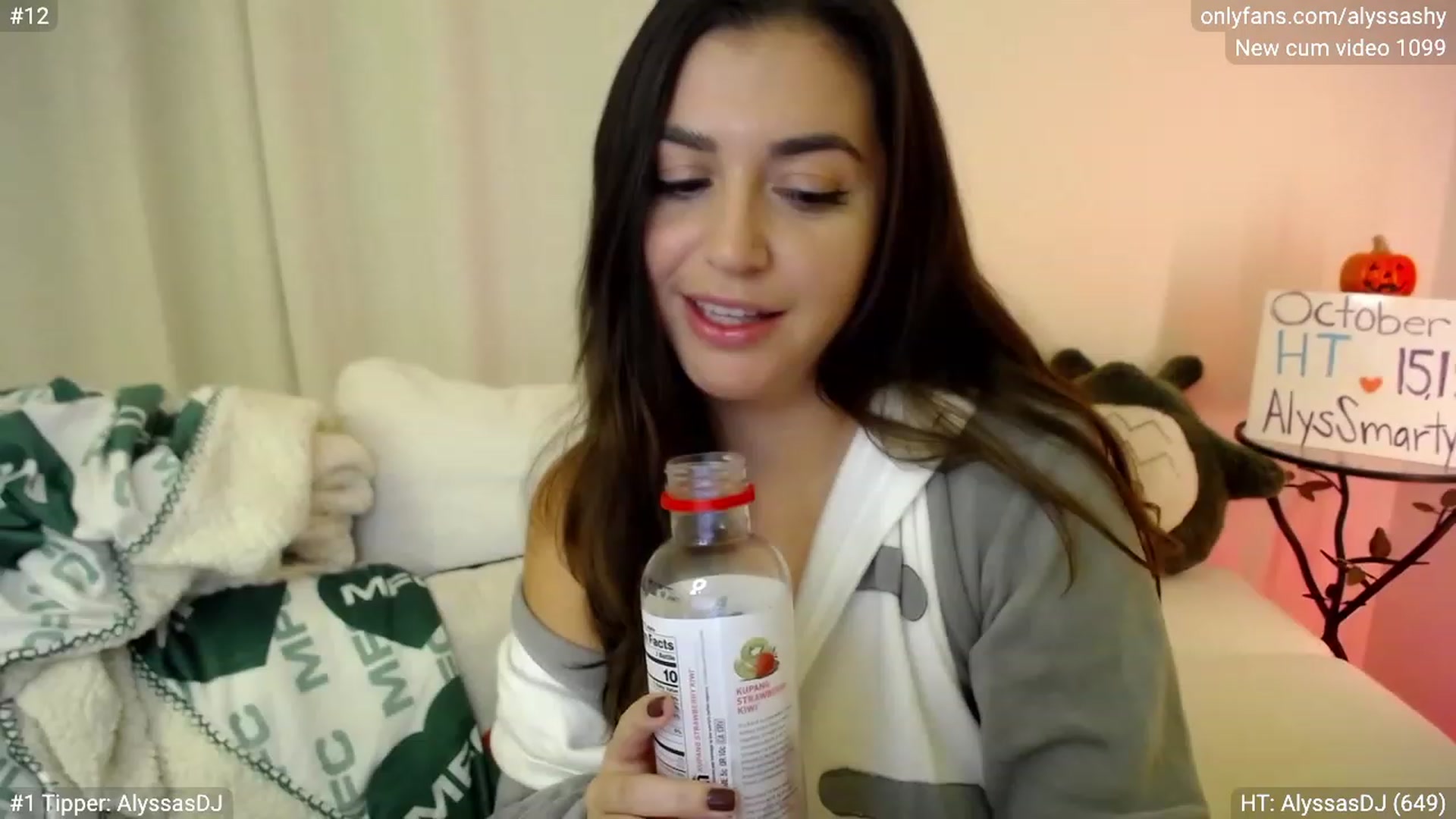 Gallery image thumbnail from AlyssaShy's myfreecams stream on, 10/21/2023, 24:05 image 8 of 20