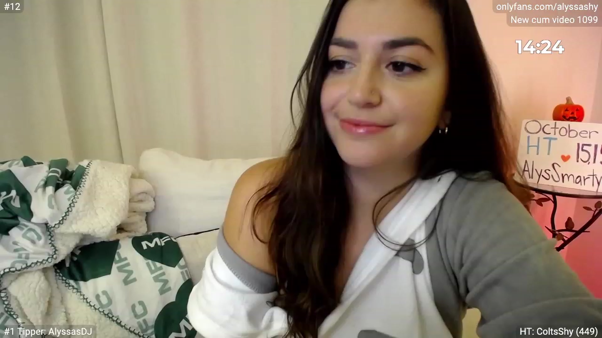Gallery image thumbnail from AlyssaShy's myfreecams stream on, 10/21/2023, 24:05 image 6 of 20
