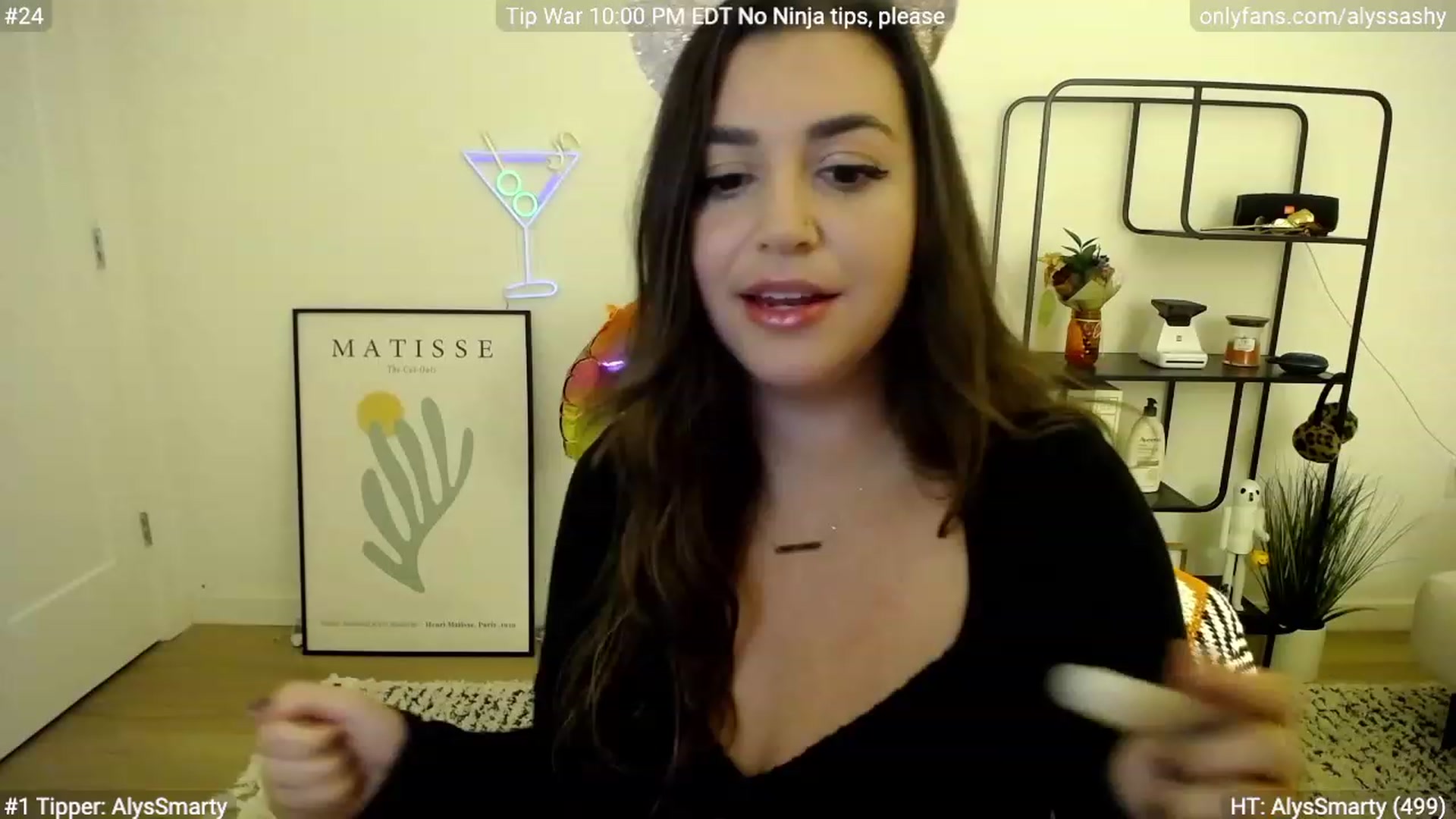 Gallery image thumbnail from AlyssaShy's myfreecams stream on, 10/28/2023, 02:01 image 12 of 20