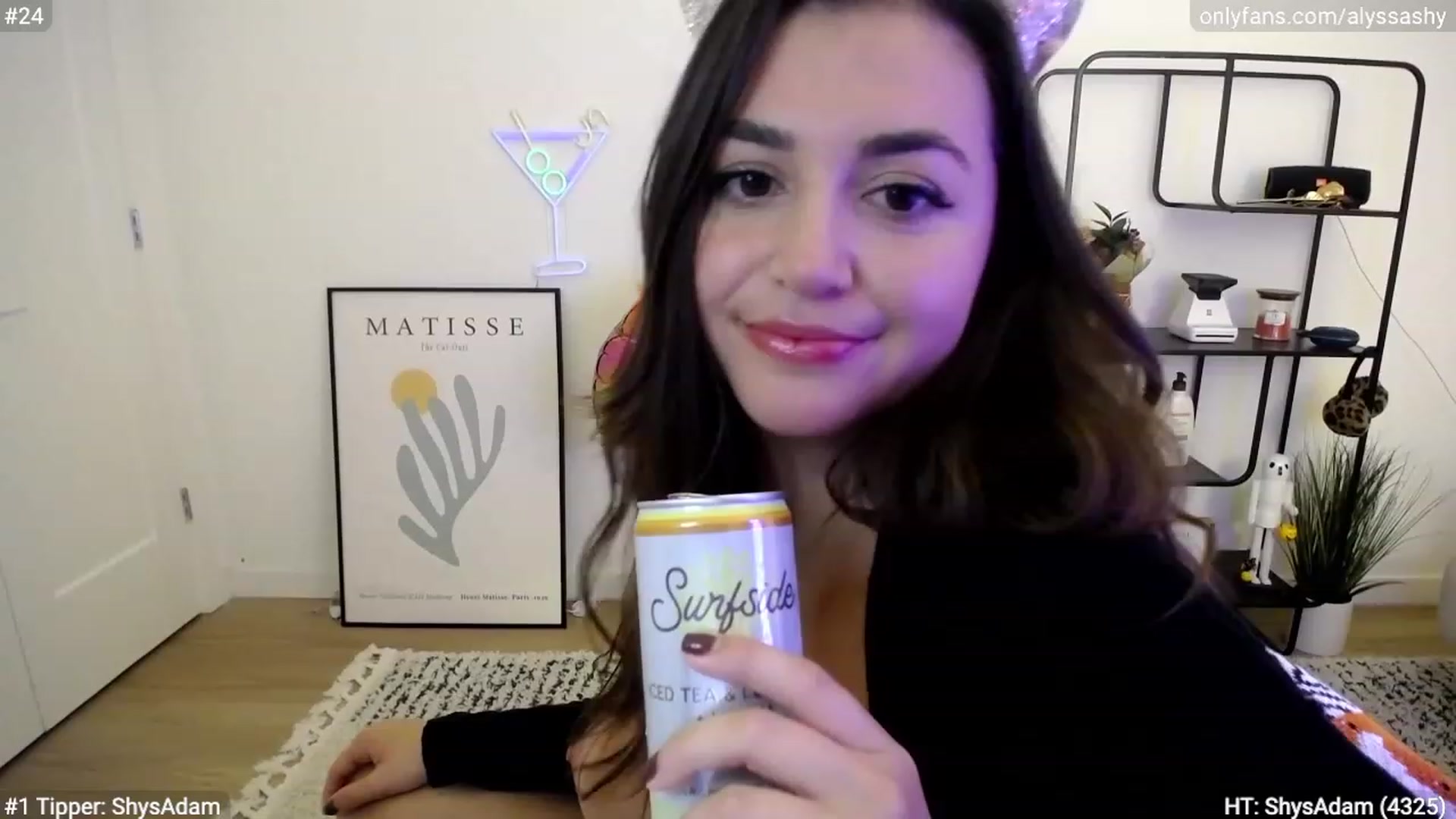 Gallery image thumbnail from AlyssaShy's myfreecams stream on, 10/28/2023, 04:21 image 10 of 20