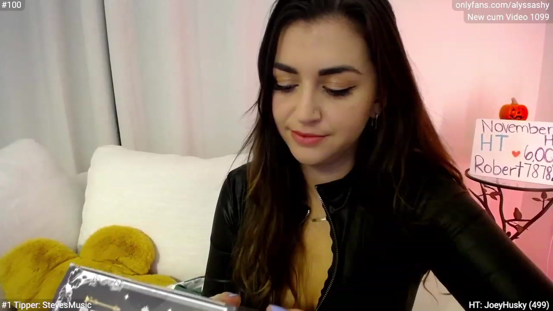 Gallery image thumbnail from AlyssaShy's myfreecams stream on, 11/19/2023, 01:49 image 20 of 20