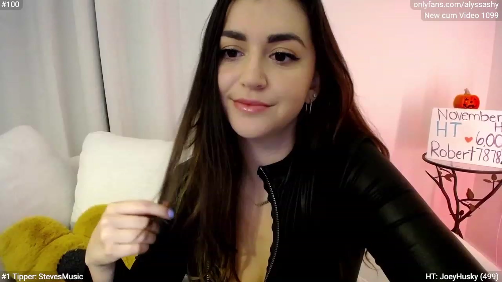 Gallery image thumbnail from AlyssaShy's myfreecams stream on, 11/19/2023, 01:49 image 14 of 20