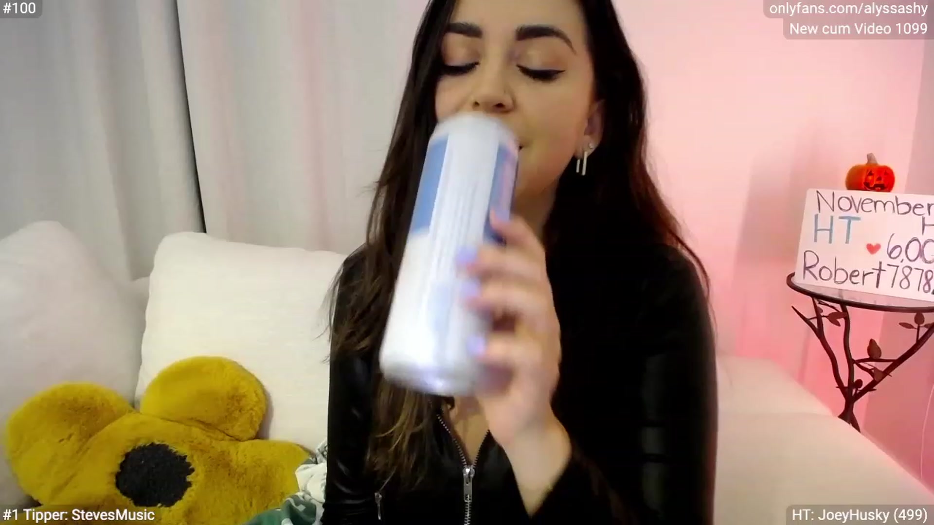 Gallery image thumbnail from AlyssaShy's myfreecams stream on, 11/19/2023, 01:49 image 5 of 20