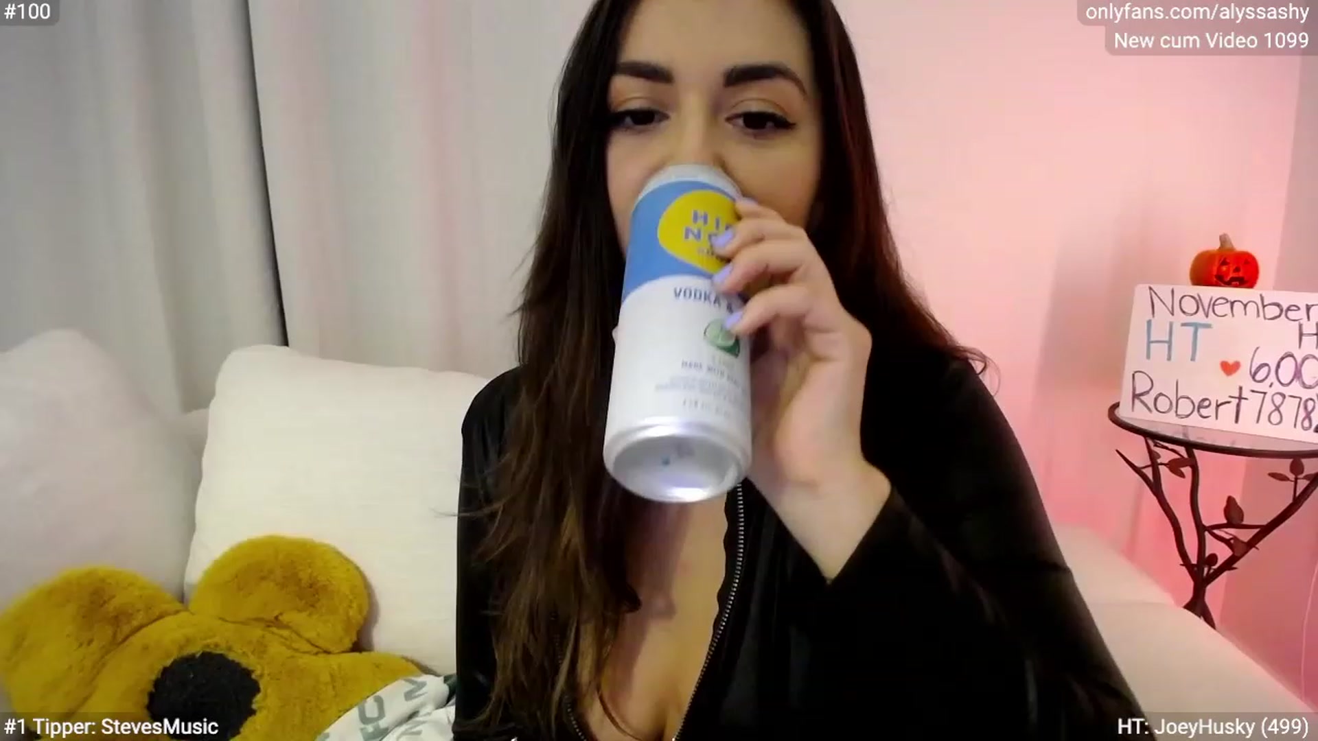 Gallery image thumbnail from AlyssaShy's myfreecams stream on, 11/19/2023, 01:49 image 10 of 20