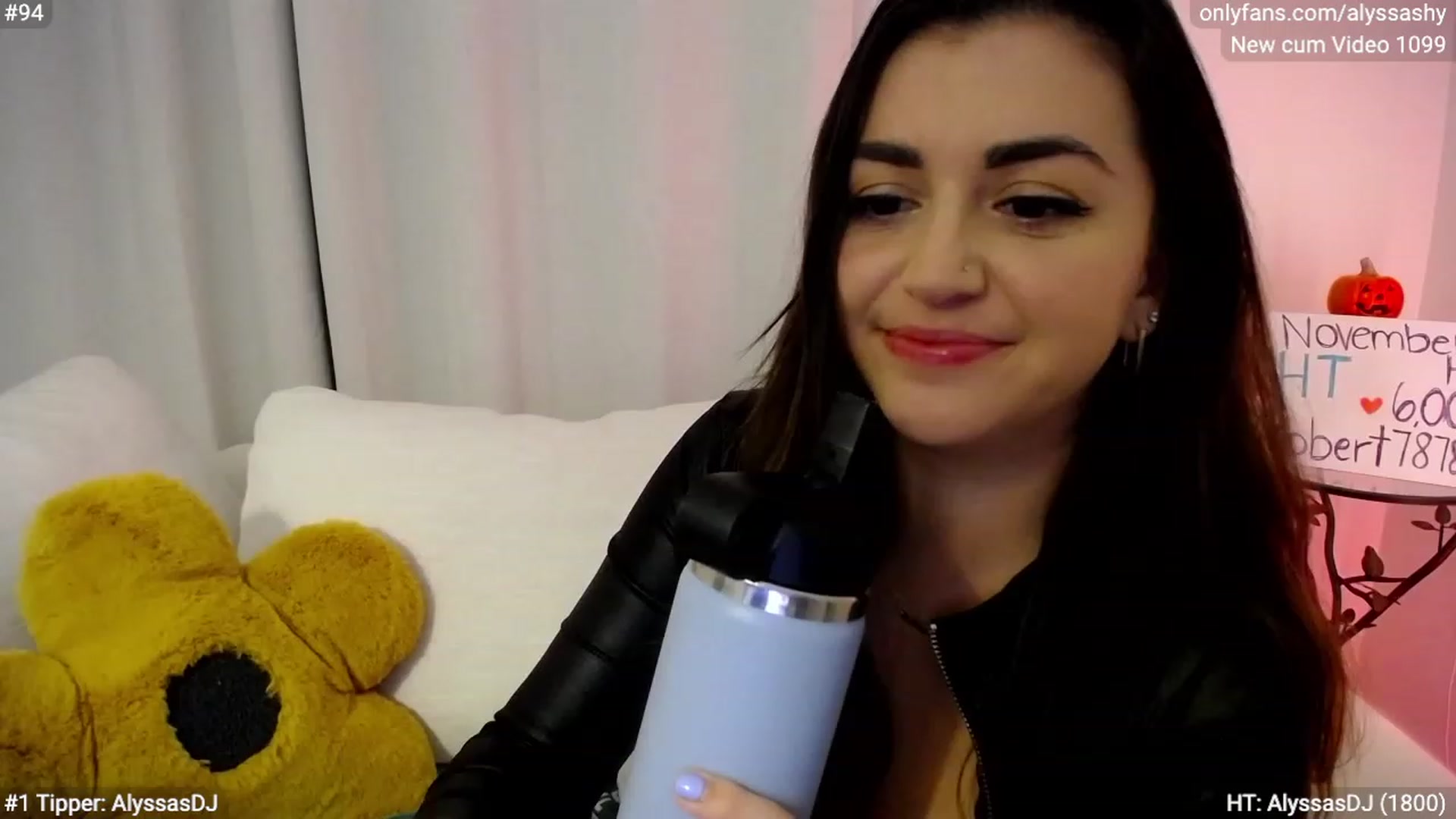 Gallery image thumbnail from AlyssaShy's myfreecams stream on, 11/19/2023, 03:59 image 17 of 20