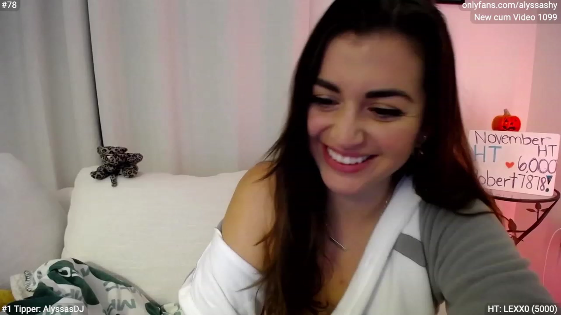 Gallery image thumbnail from AlyssaShy's myfreecams stream on, 11/19/2023, 07:08 image 3 of 20