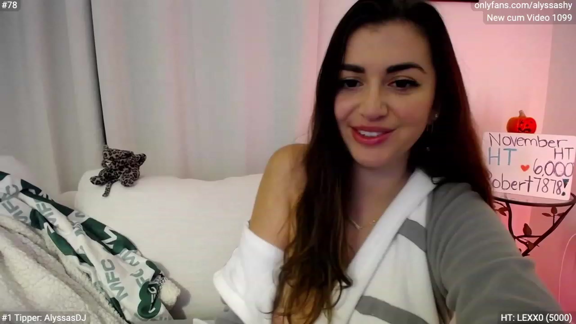 Gallery image thumbnail from AlyssaShy's myfreecams stream on, 11/19/2023, 07:08 image 14 of 20