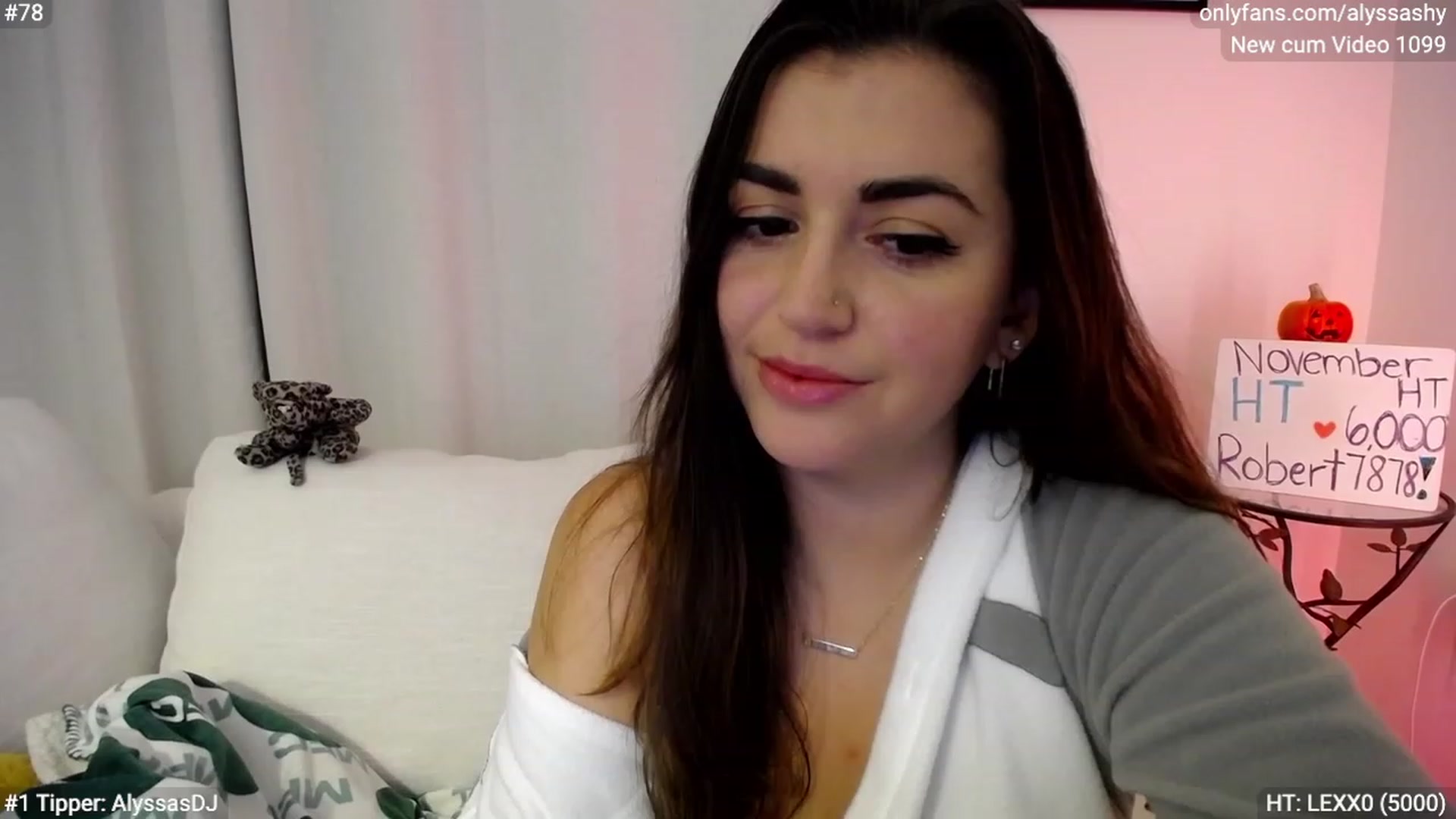 Gallery image thumbnail from AlyssaShy's myfreecams stream on, 11/19/2023, 07:08 image 5 of 20