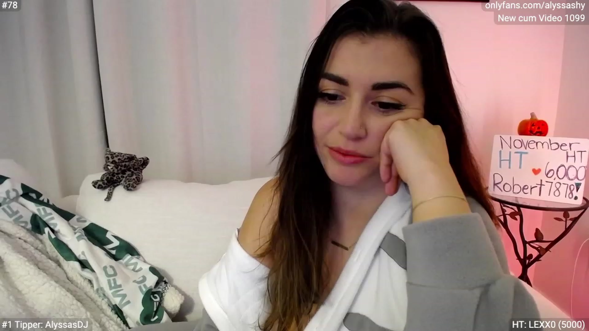 Gallery image thumbnail from AlyssaShy's myfreecams stream on, 11/19/2023, 07:08 image 15 of 20