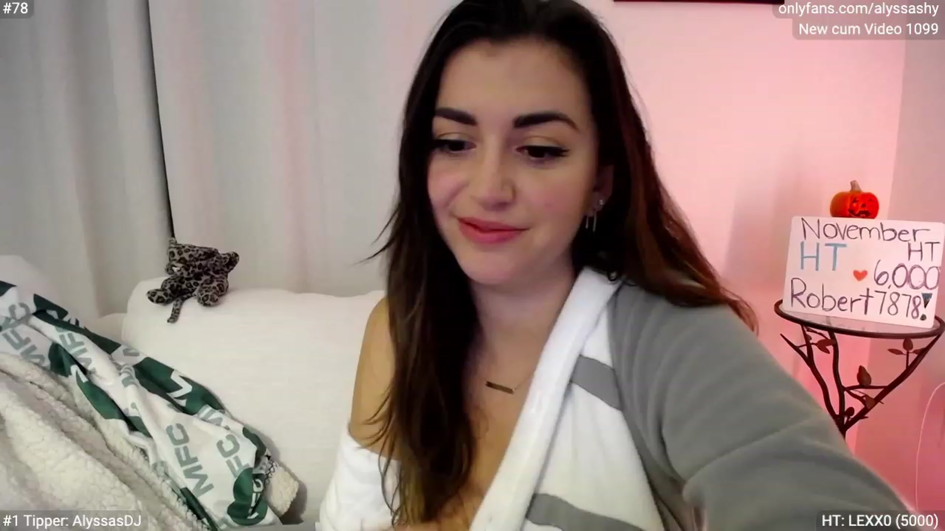 Gallery image thumbnail from AlyssaShy's myfreecams stream on, 11/19/2023, 07:08 image 13 of 20