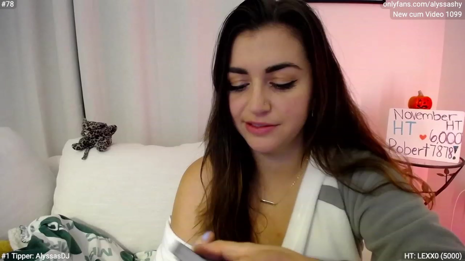 Gallery image thumbnail from AlyssaShy's myfreecams stream on, 11/19/2023, 07:08 image 10 of 20