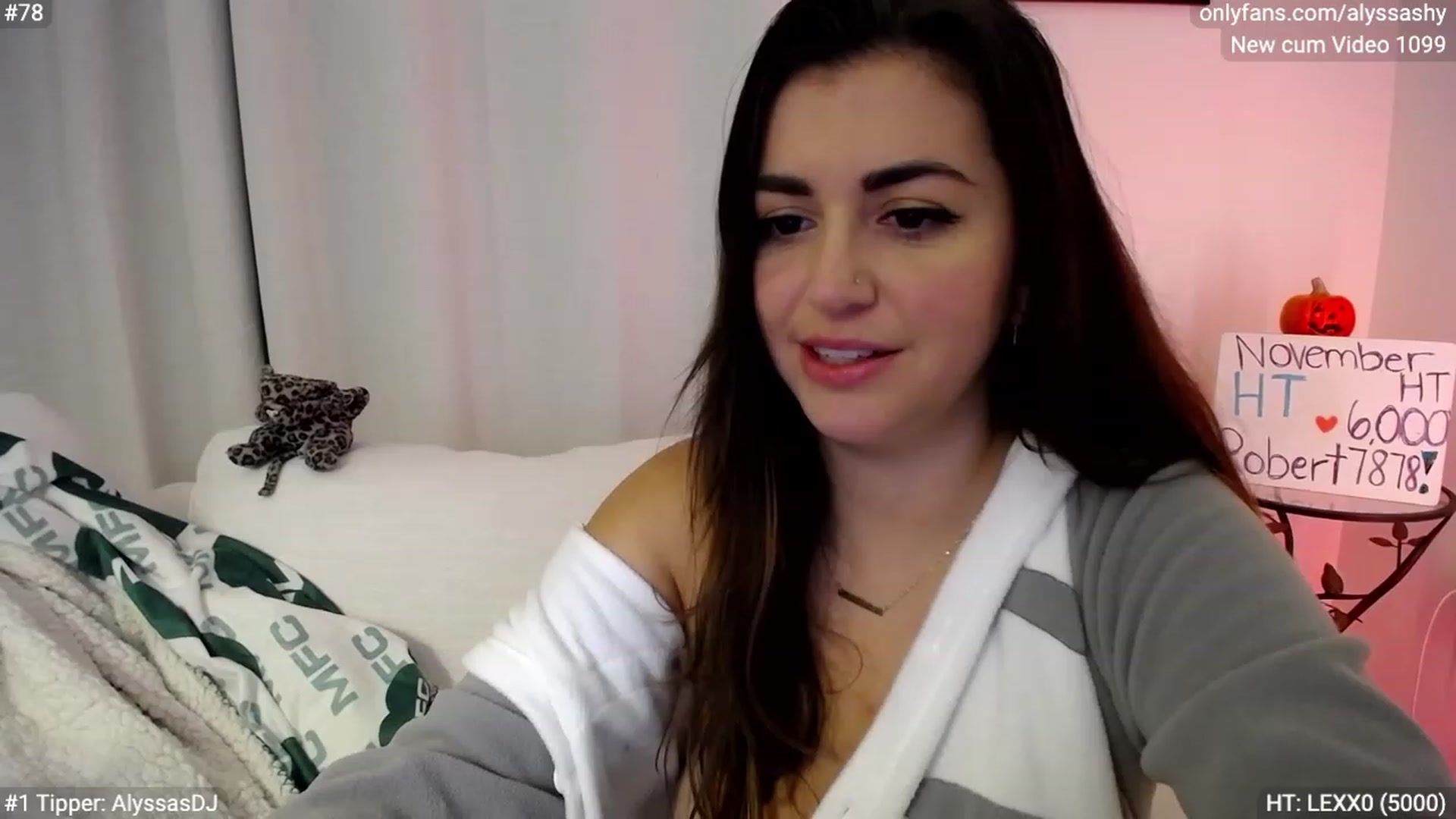 Gallery image thumbnail from AlyssaShy's myfreecams stream on, 11/19/2023, 07:08 image 12 of 20