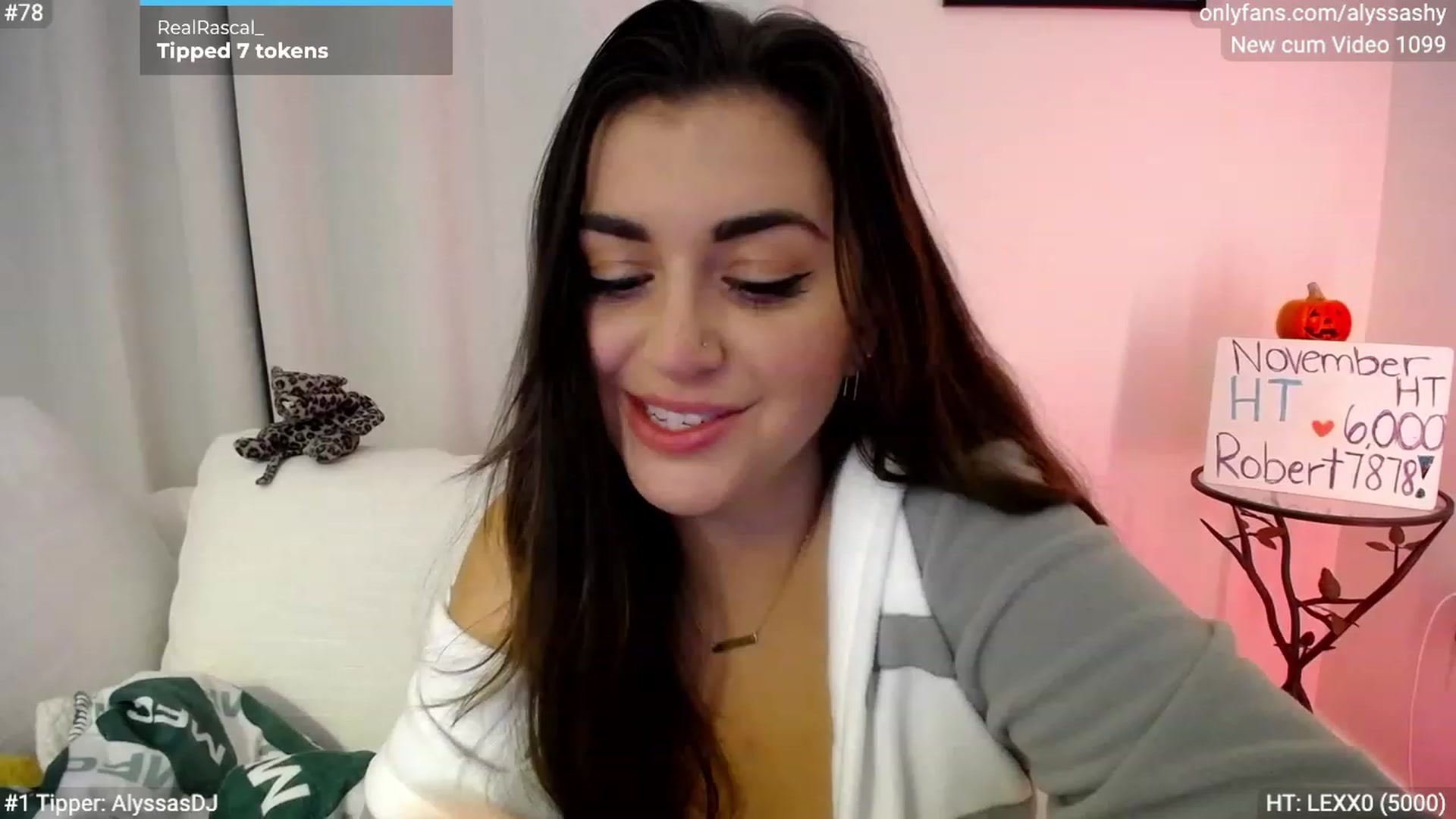 Gallery image thumbnail from AlyssaShy's myfreecams stream on, 11/19/2023, 07:08 image 1 of 20