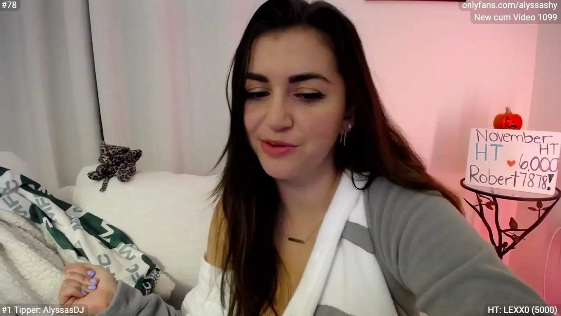 Gallery image thumbnail from AlyssaShy's myfreecams stream on, 11/19/2023, 07:08 image 16 of 20