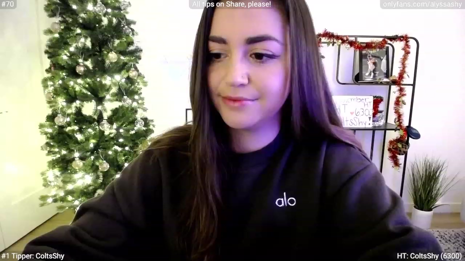Gallery image thumbnail from AlyssaShy's myfreecams stream on, 11/23/2023, 24:13 image 14 of 20