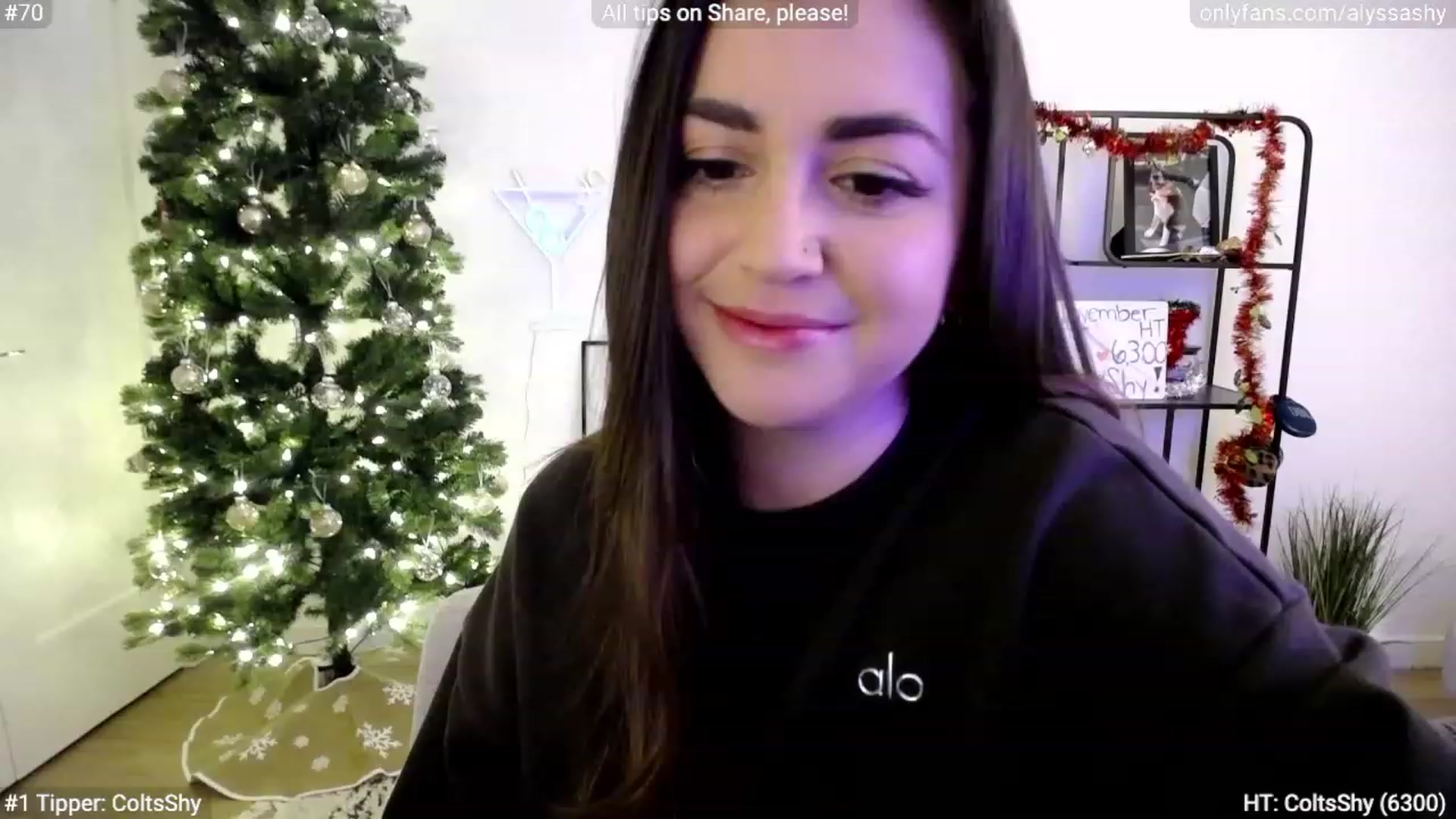 Gallery image thumbnail from AlyssaShy's myfreecams stream on, 11/23/2023, 24:13 image 17 of 20